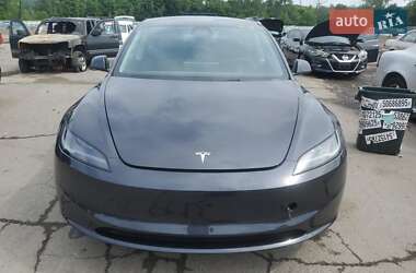 Седан Tesla Model 3 2024 в 