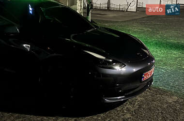 Седан Tesla Model 3 2022 в 
