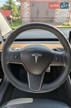Седан Tesla Model 3 2020 в 