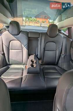 Седан Tesla Model 3 2020 в 