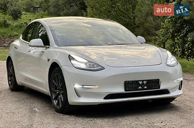 Седан Tesla Model 3 2021 в 
