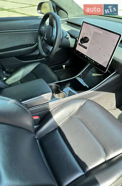 Седан Tesla Model 3 2019 в 