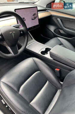 Седан Tesla Model 3 2021 в 