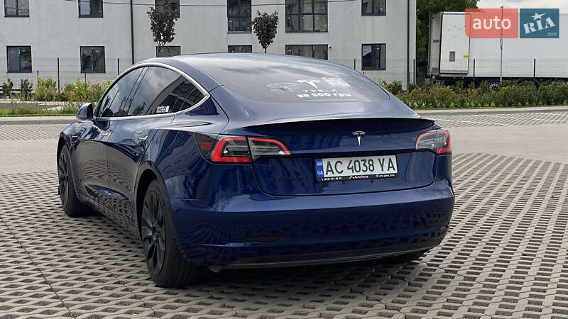 Седан Tesla Model 3 2018 в Луцке