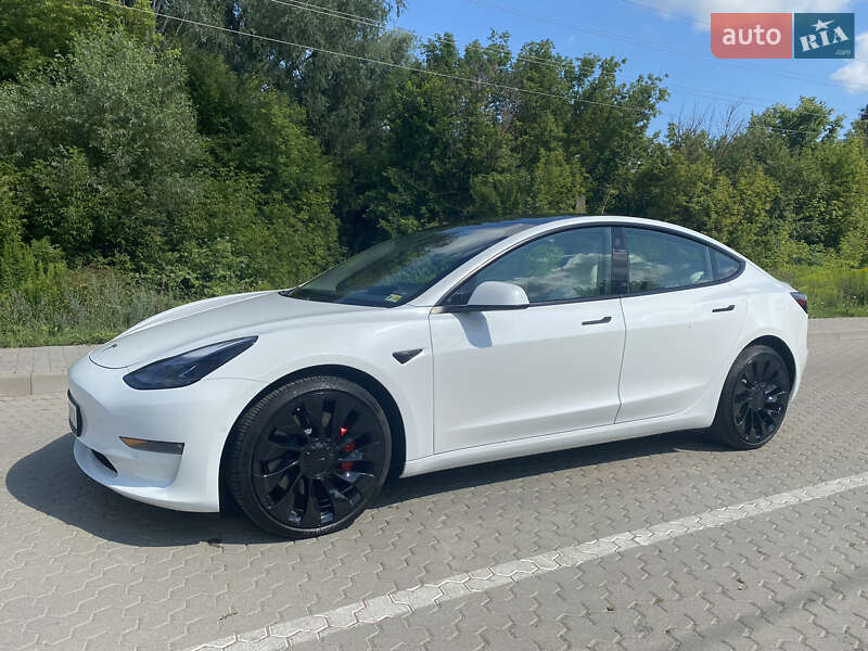 Седан Tesla Model 3 2021 в Киеве
