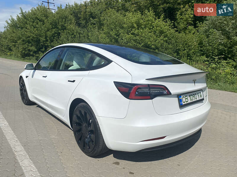 Седан Tesla Model 3 2021 в Киеве