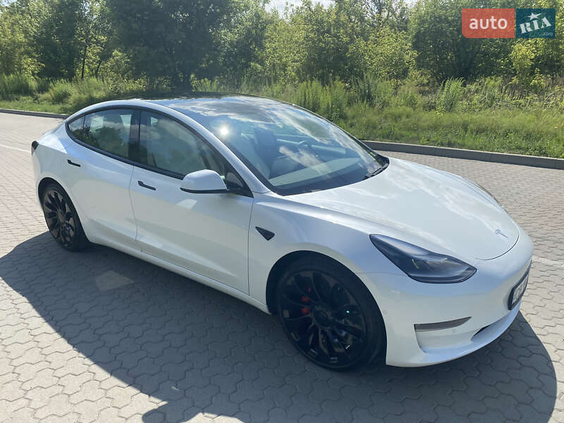 Седан Tesla Model 3 2021 в Киеве