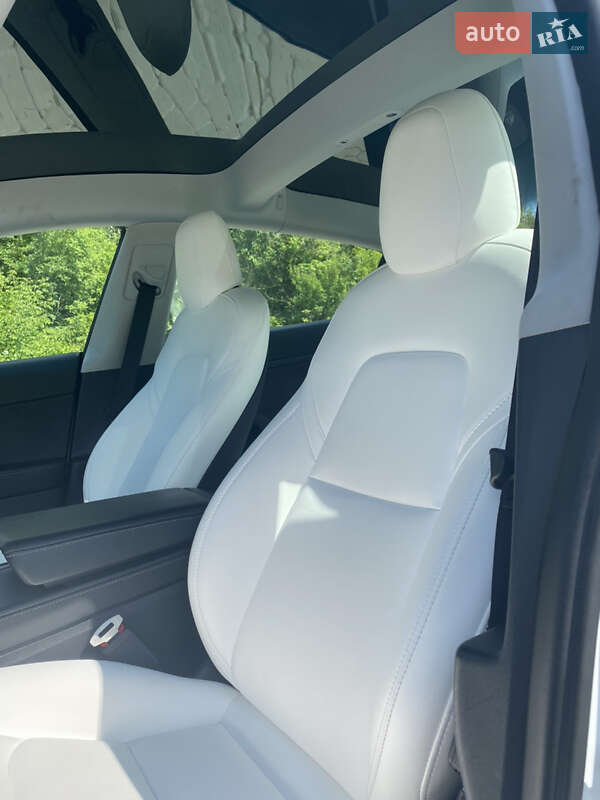 Седан Tesla Model 3 2021 в Киеве