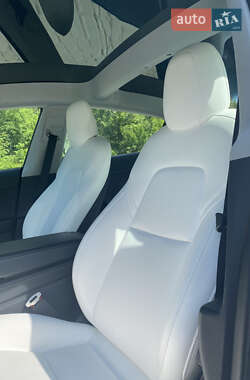 Седан Tesla Model 3 2021 в 