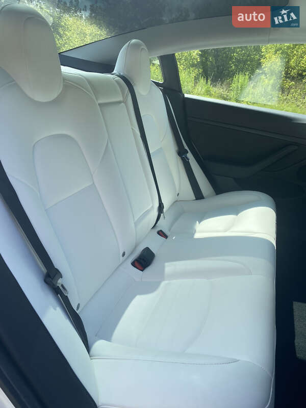Седан Tesla Model 3 2021 в Киеве