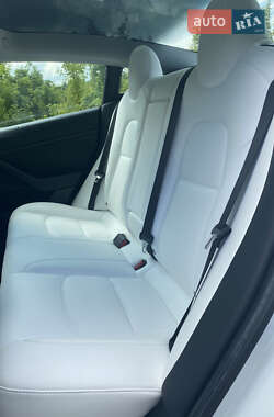 Седан Tesla Model 3 2021 в 