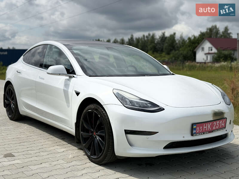 Седан Tesla Model 3 2018 в Луцке