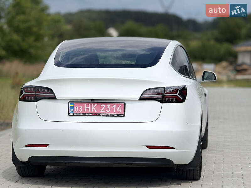 Седан Tesla Model 3 2018 в Луцке