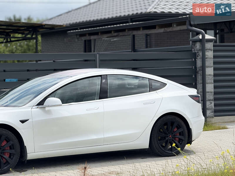 Седан Tesla Model 3 2018 в Луцке