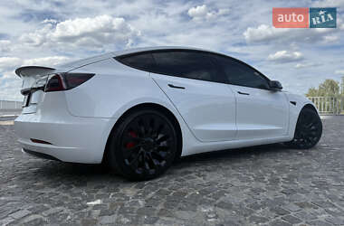 Седан Tesla Model 3 2021 в 