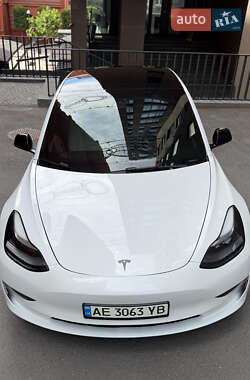 Седан Tesla Model 3 2021 в 
