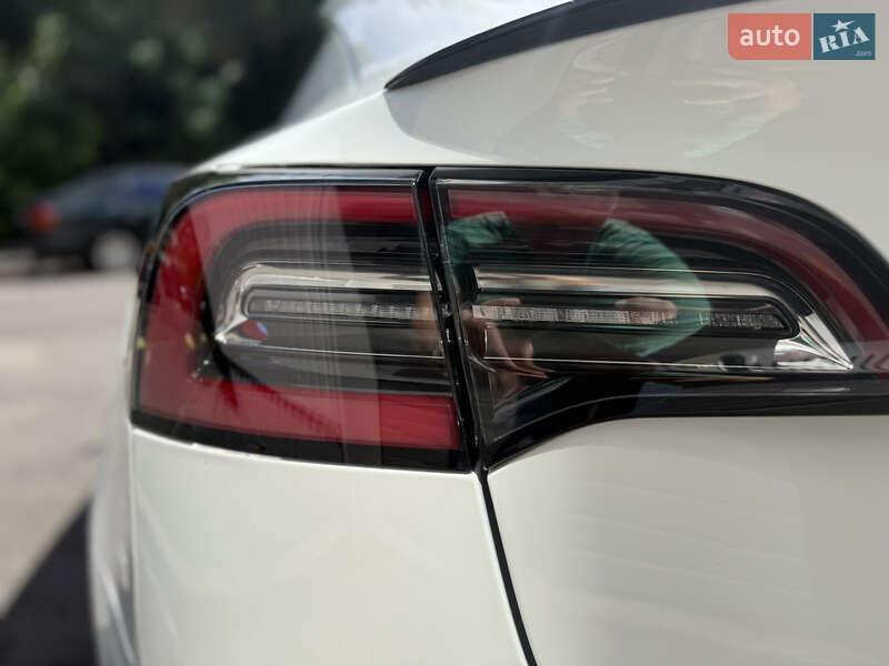Седан Tesla Model 3 2021 в Дніпрі