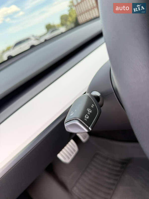Седан Tesla Model 3 2021 в Дніпрі