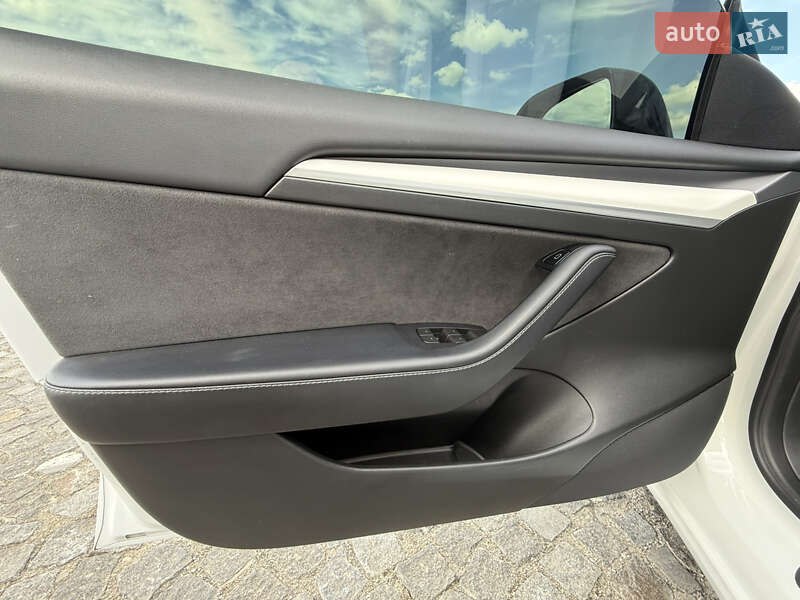 Седан Tesla Model 3 2021 в Дніпрі