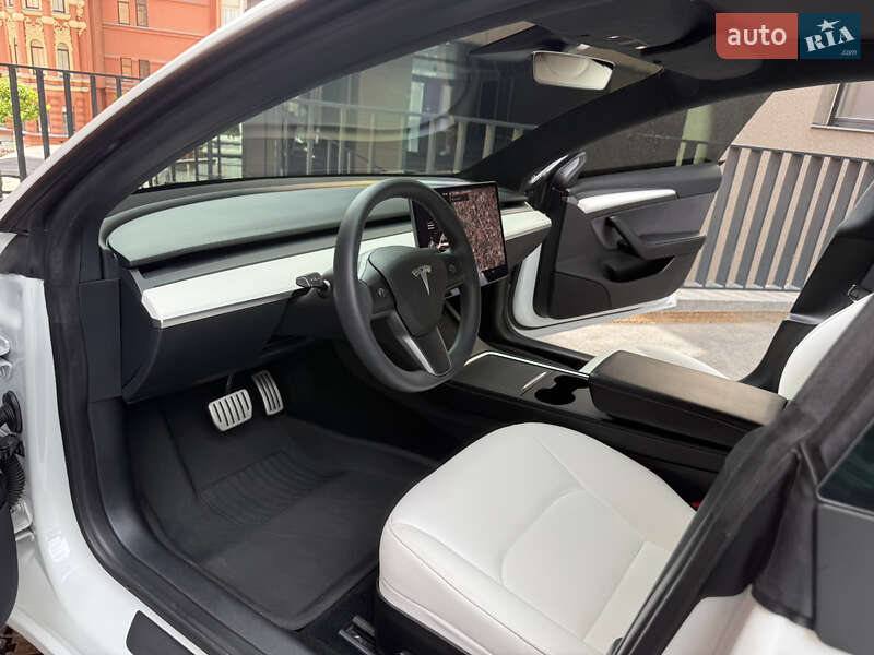 Седан Tesla Model 3 2021 в Дніпрі