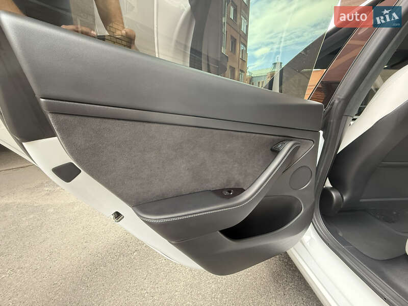 Седан Tesla Model 3 2021 в Дніпрі