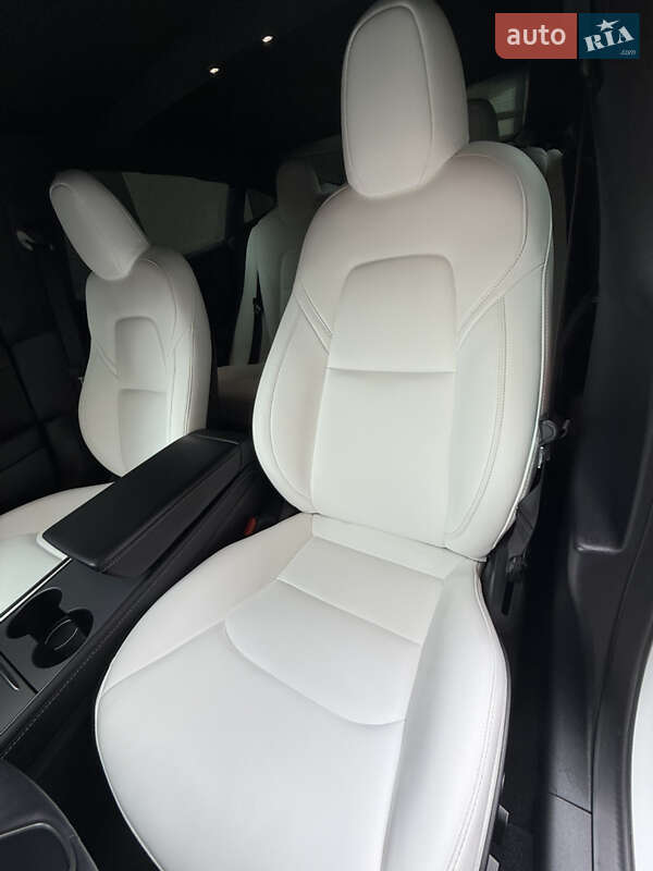 Седан Tesla Model 3 2021 в Дніпрі