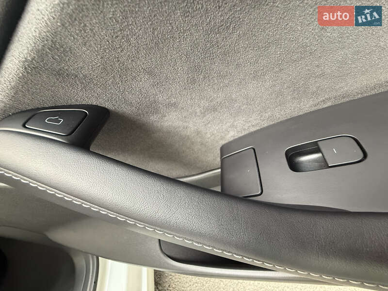 Седан Tesla Model 3 2021 в Дніпрі