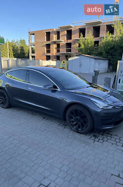 Седан Tesla Model 3 2018 в Івано-Франківську