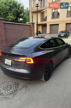 Седан Tesla Model 3 2018 в Івано-Франківську