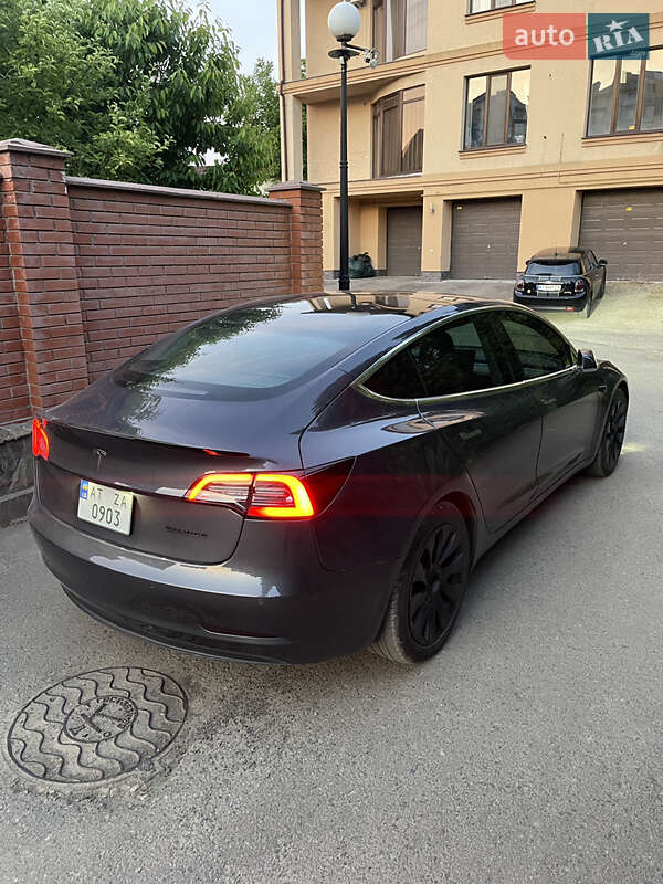 Седан Tesla Model 3 2018 в Ивано-Франковске