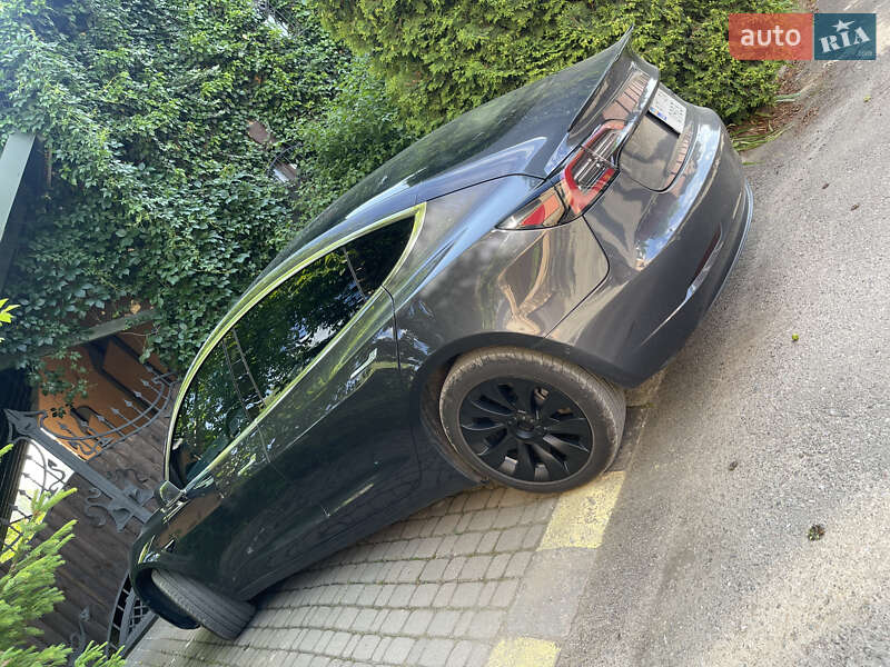 Седан Tesla Model 3 2018 в Ивано-Франковске
