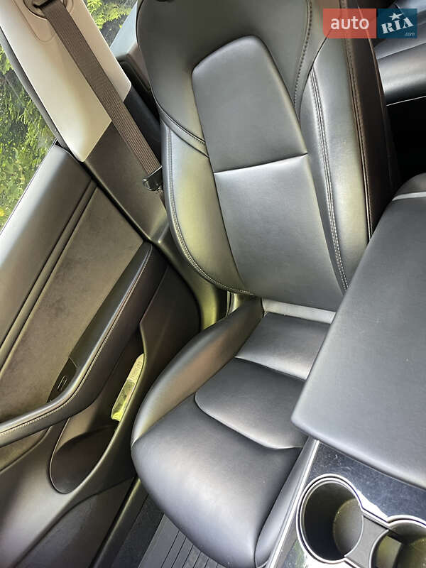 Седан Tesla Model 3 2018 в Ивано-Франковске