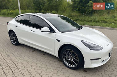 Седан Tesla Model 3 2021 в 