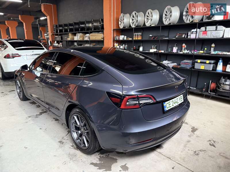Седан Tesla Model 3 2022 в Чернівцях