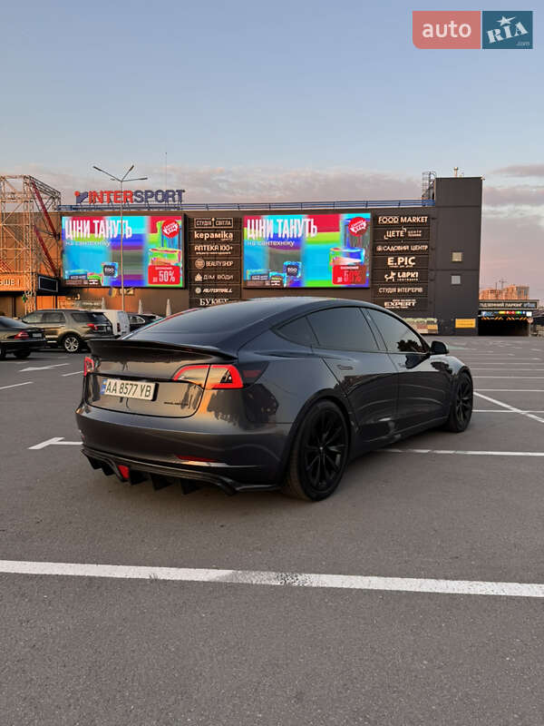 Седан Tesla Model 3 2023 в Києві