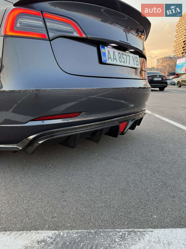 Седан Tesla Model 3 2023 в Києві