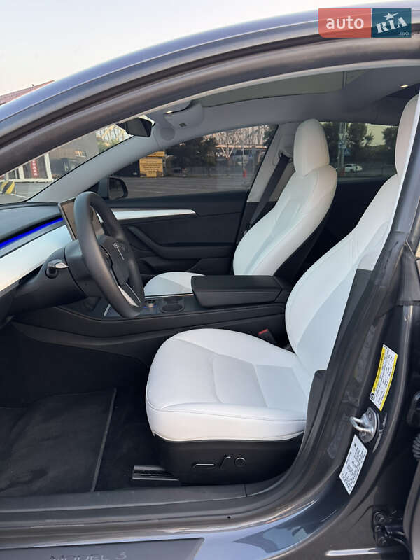 Седан Tesla Model 3 2023 в Києві