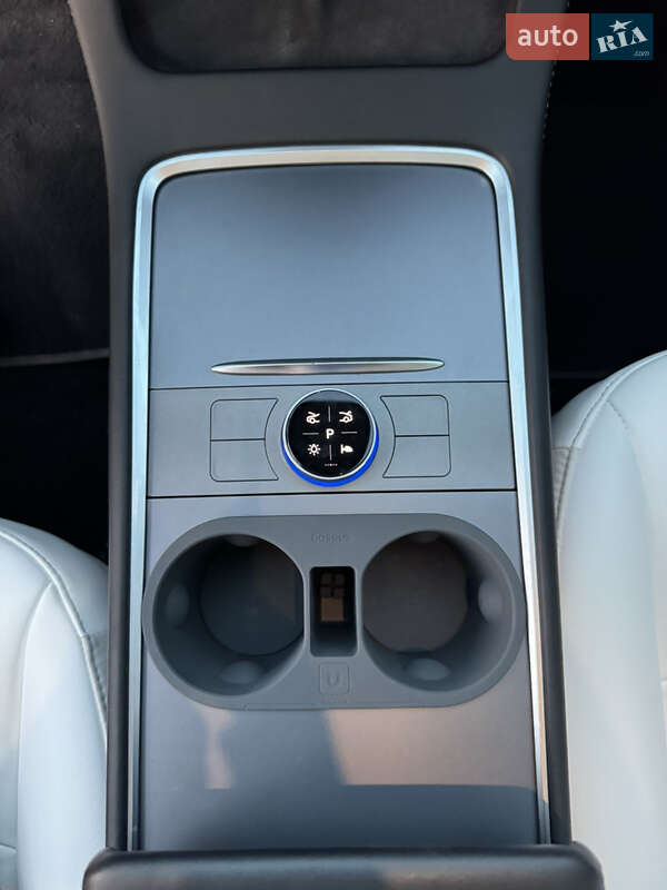 Седан Tesla Model 3 2023 в Киеве