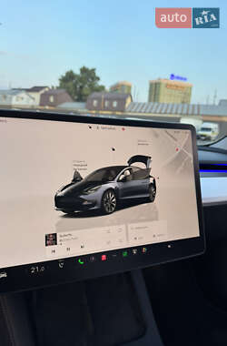 Седан Tesla Model 3 2023 в 