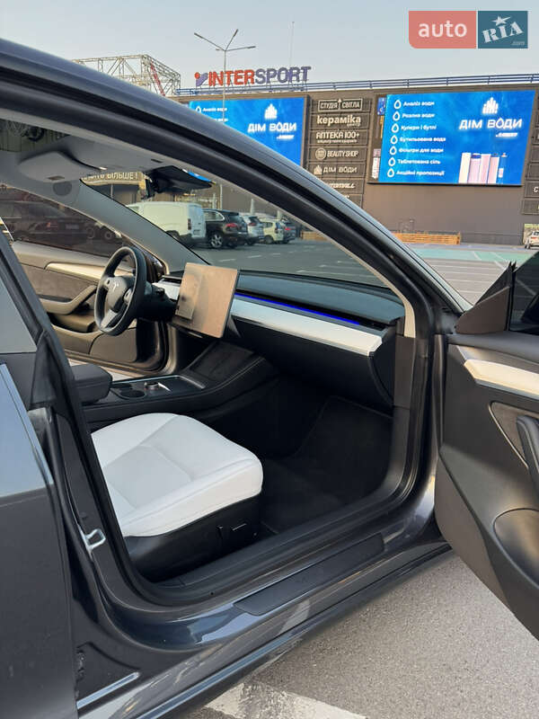 Седан Tesla Model 3 2023 в Києві