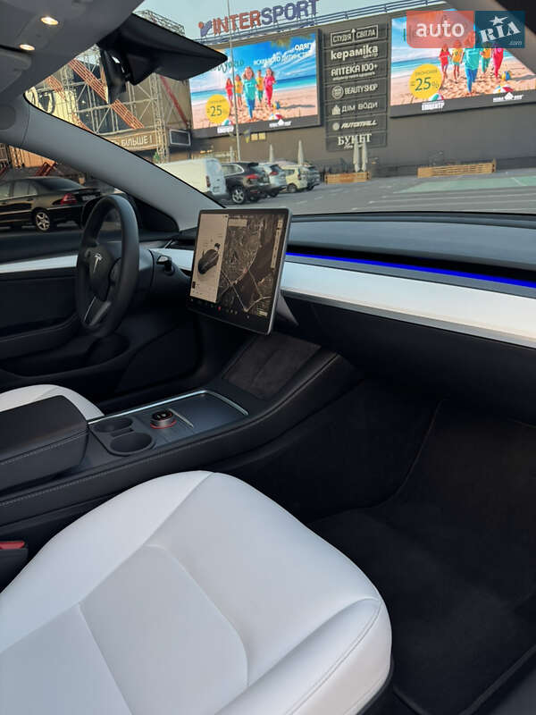 Седан Tesla Model 3 2023 в Киеве