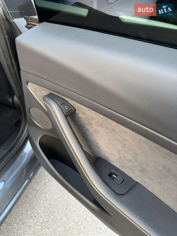Седан Tesla Model 3 2023 в Киеве