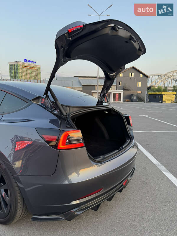 Седан Tesla Model 3 2023 в Киеве