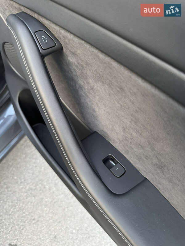 Седан Tesla Model 3 2023 в Києві