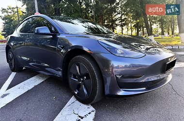 Седан Tesla Model 3 2022 в 