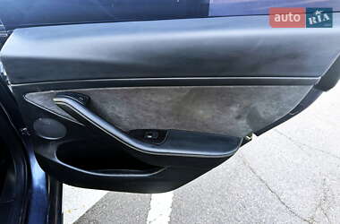 Седан Tesla Model 3 2022 в 