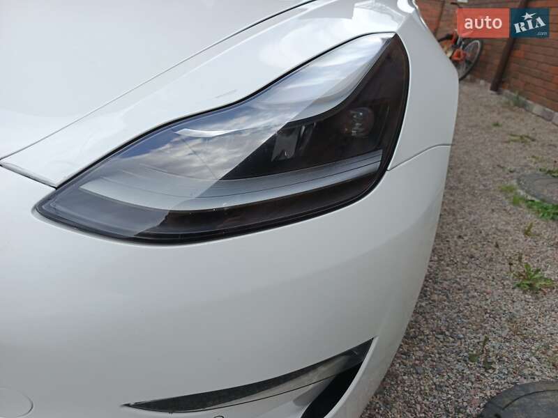 Седан Tesla Model 3 2021 в Киеве