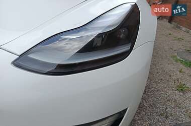 Седан Tesla Model 3 2021 в 