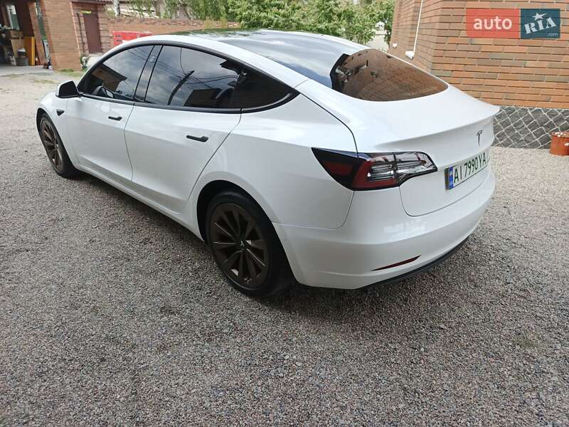 Седан Tesla Model 3 2021 в Киеве