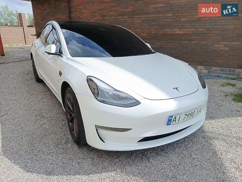 Седан Tesla Model 3 2021 в Киеве